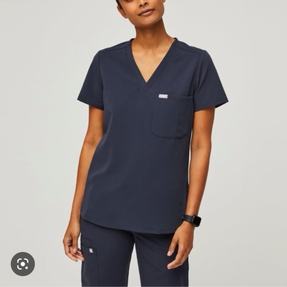 Figs Quiet Navy Catarina One Pocket Scrub Top, Size Large